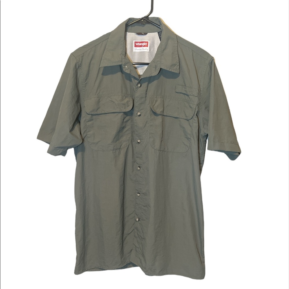 Wrangler outdoors button down Fishing shirt Hunting shirt Medium Green Nylon
